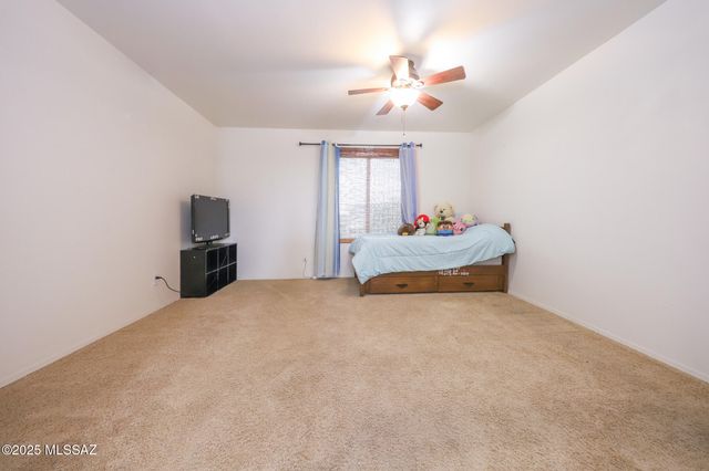 1077 W Camino Luna Llena, Sahuarita, AZ 85629