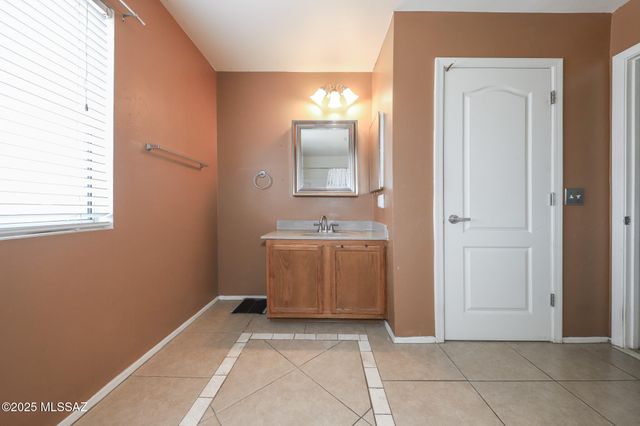 1077 W Camino Luna Llena, Sahuarita, AZ 85629