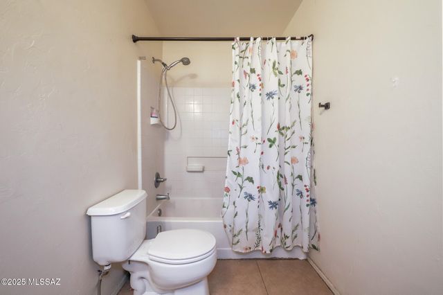 1077 W Camino Luna Llena, Sahuarita, AZ 85629