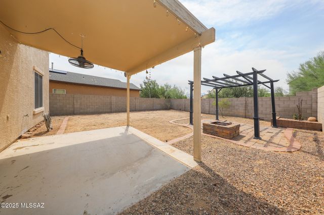 1077 W Camino Luna Llena, Sahuarita, AZ 85629