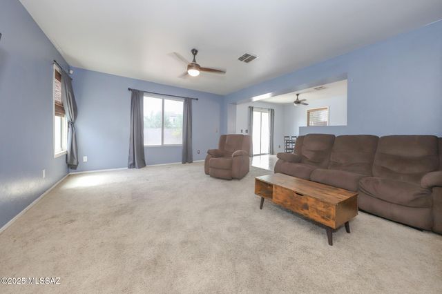 1077 W Camino Luna Llena, Sahuarita, AZ 85629