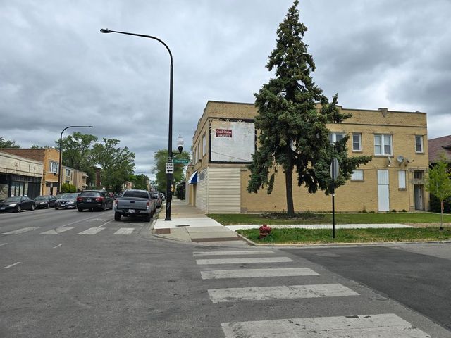 5154 W Wolfram Street, Chicago, IL 60641