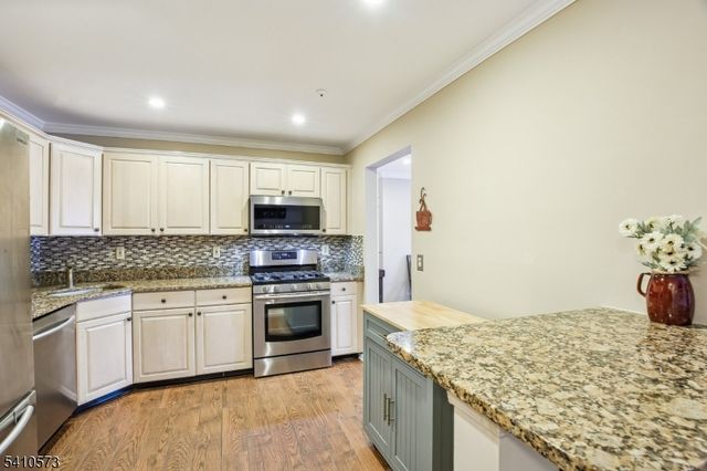 7 Potomac Dr, Bernards Twp., NJ 07920