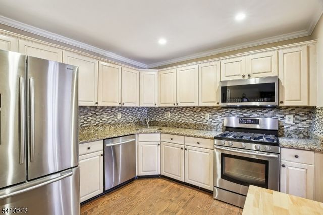 7 Potomac Dr, Bernards Twp., NJ 07920