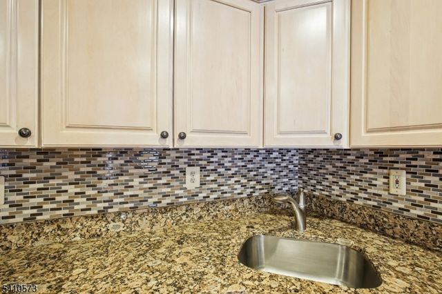 7 Potomac Dr, Bernards Twp., NJ 07920