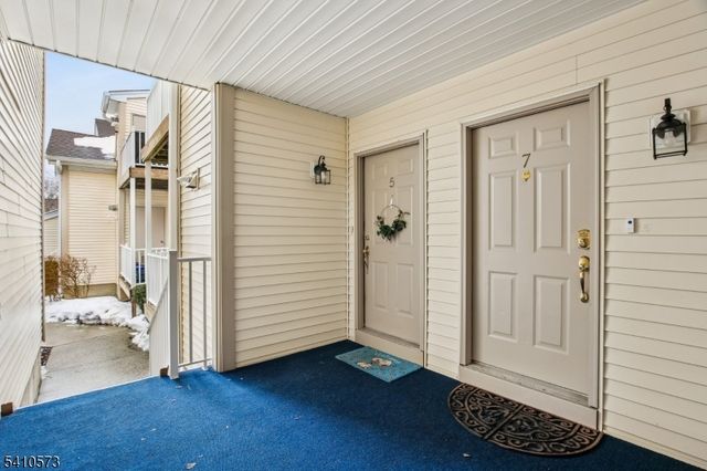 7 Potomac Dr, Bernards Twp., NJ 07920