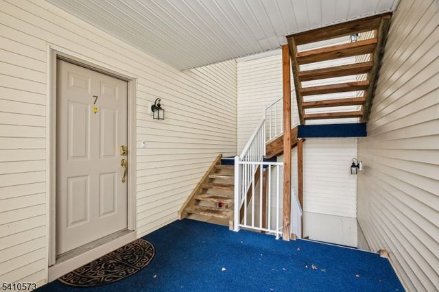 7 Potomac Dr, Bernards Twp., NJ 07920