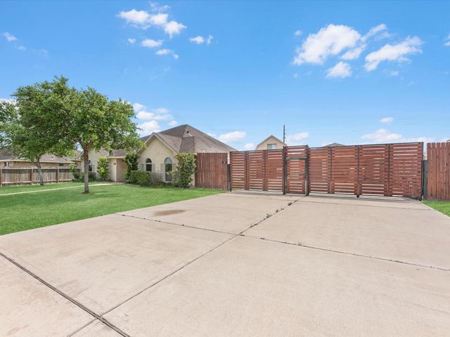 38 Palmero Way, Manvel, TX 77578
