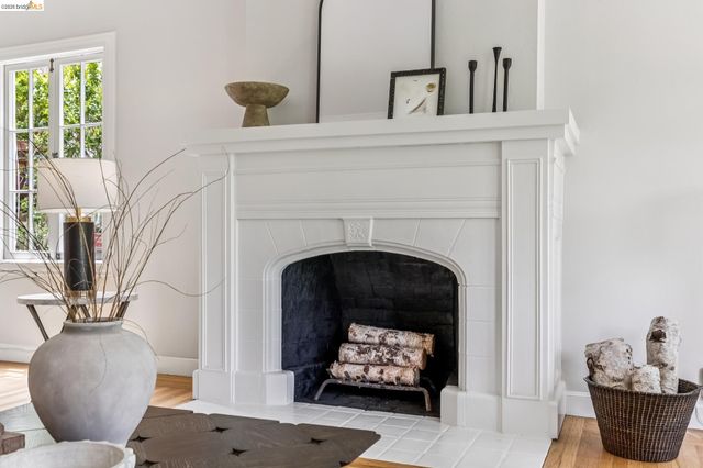 1165 Harvard Rd, Piedmont, CA 94610
