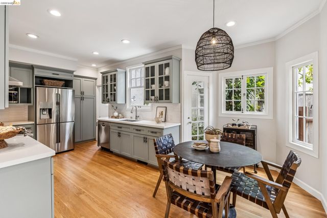 1165 Harvard Rd, Piedmont, CA 94610