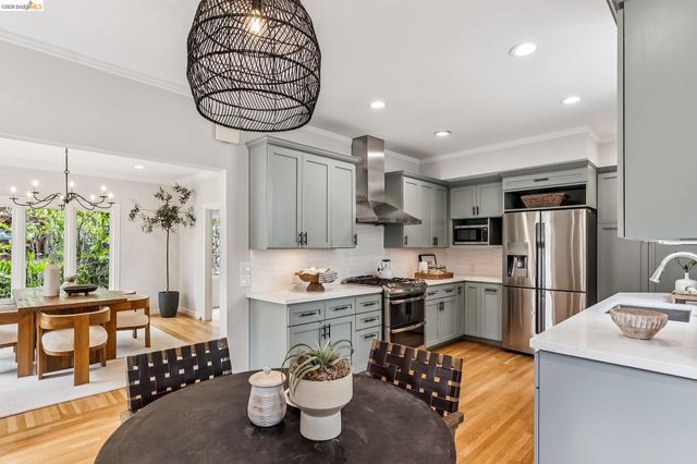1165 Harvard Rd, Piedmont, CA 94610