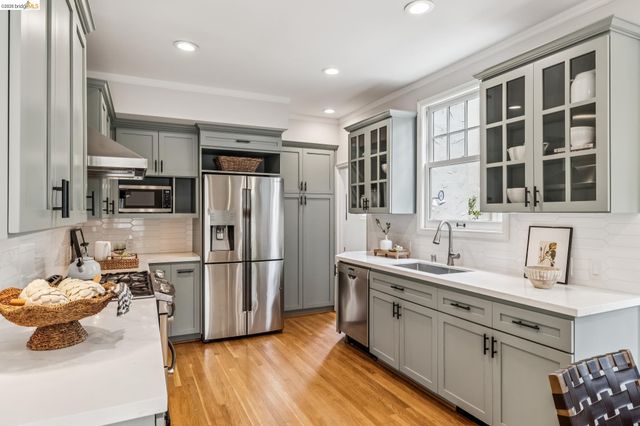 1165 Harvard Rd, Piedmont, CA 94610