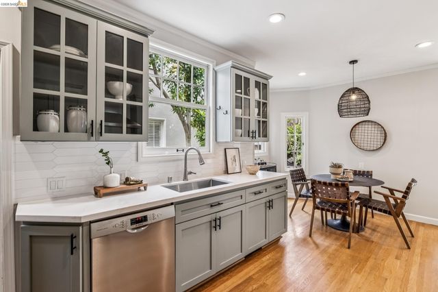 1165 Harvard Rd, Piedmont, CA 94610