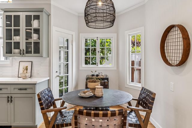1165 Harvard Rd, Piedmont, CA 94610