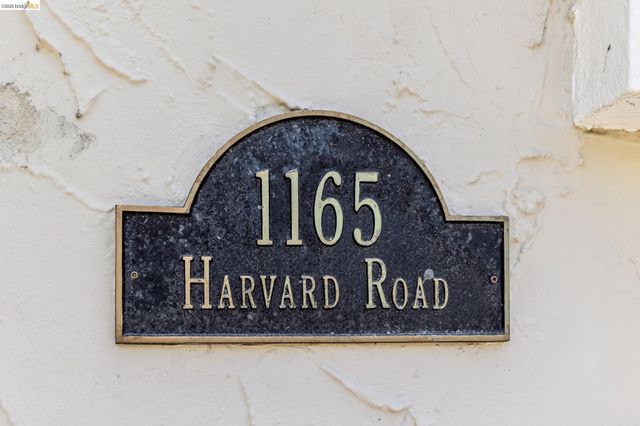 1165 Harvard Rd, Piedmont, CA 94610