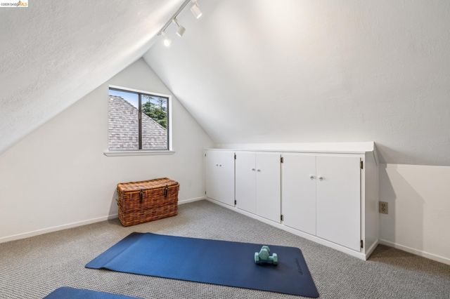 1165 Harvard Rd, Piedmont, CA 94610