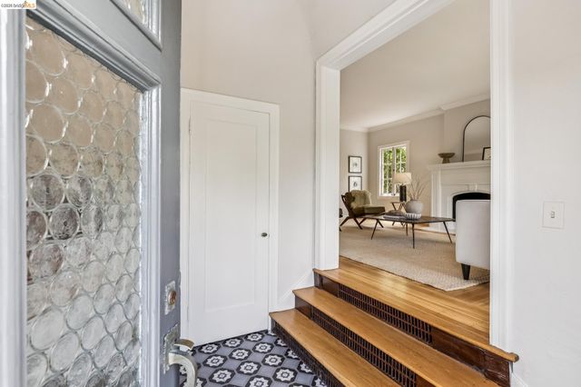 1165 Harvard Rd, Piedmont, CA 94610