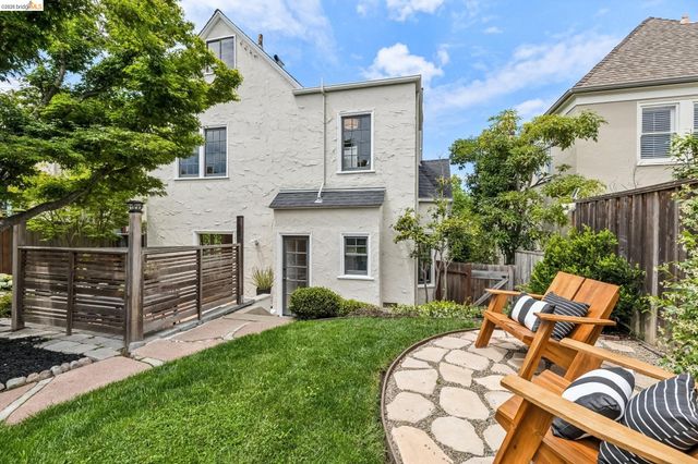 1165 Harvard Rd, Piedmont, CA 94610