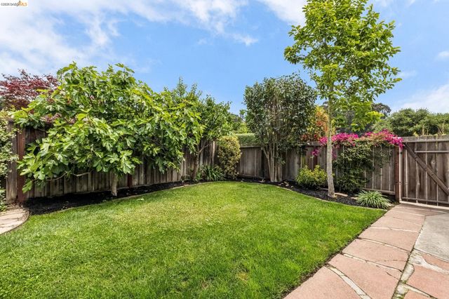 1165 Harvard Rd, Piedmont, CA 94610
