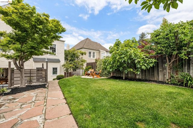 1165 Harvard Rd, Piedmont, CA 94610