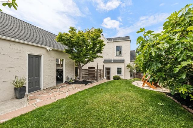 1165 Harvard Rd, Piedmont, CA 94610