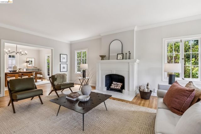 1165 Harvard Rd, Piedmont, CA 94610