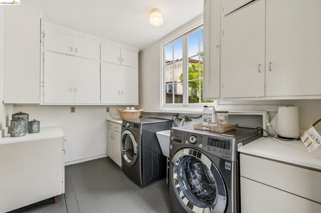 1165 Harvard Rd, Piedmont, CA 94610