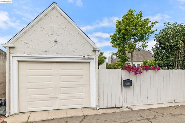 1165 Harvard Rd, Piedmont, CA 94610