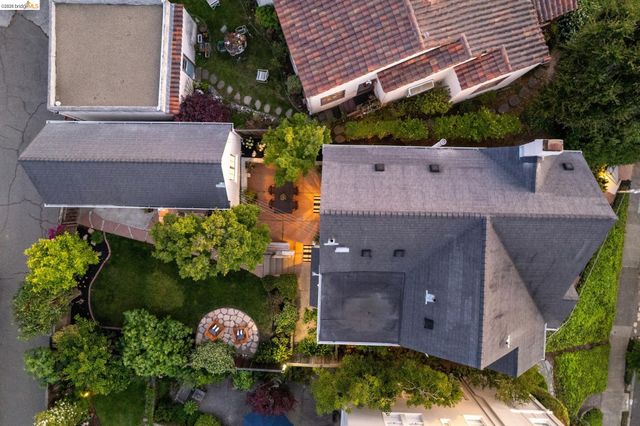 1165 Harvard Rd, Piedmont, CA 94610