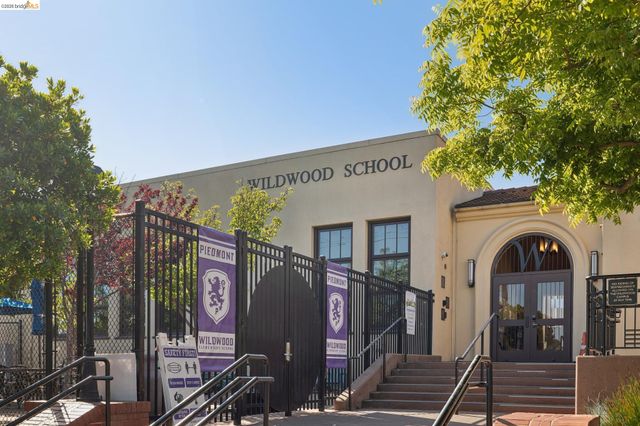 1165 Harvard Rd, Piedmont, CA 94610