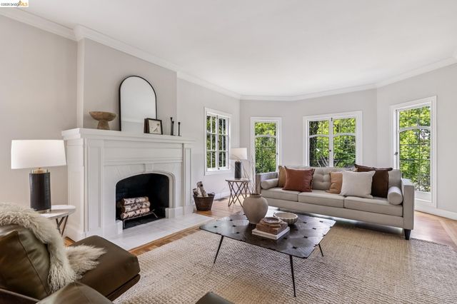 1165 Harvard Rd, Piedmont, CA 94610