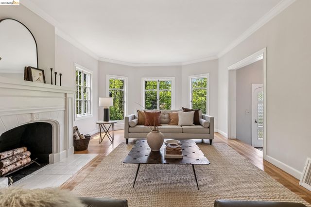 1165 Harvard Rd, Piedmont, CA 94610