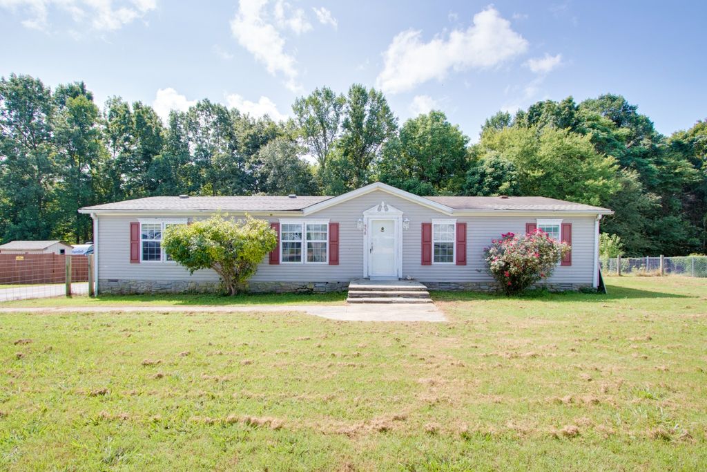 958 Pointe Ln, Lafayette, TN 37083