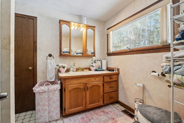 7 Balsam Dr, Townsend, MA 01469