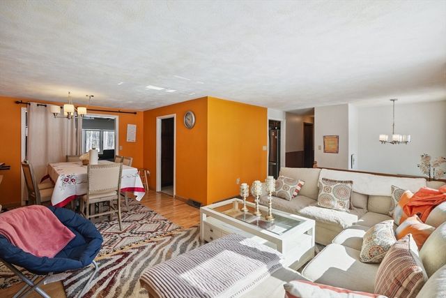 7 Balsam Dr, Townsend, MA 01469