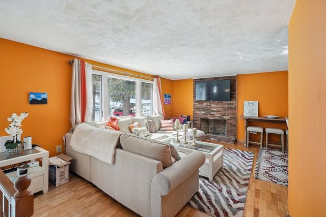 7 Balsam Dr, Townsend, MA 01469