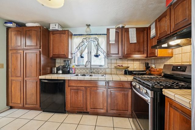 7 Balsam Dr, Townsend, MA 01469