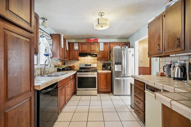 7 Balsam Dr, Townsend, MA 01469