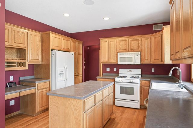 7716 7th Street N, Oakdale, MN 55128