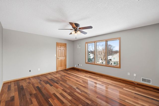 7716 7th Street N, Oakdale, MN 55128