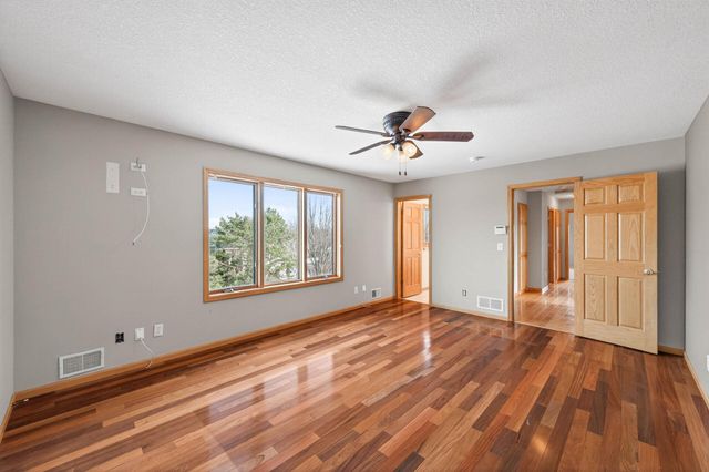 7716 7th Street N, Oakdale, MN 55128