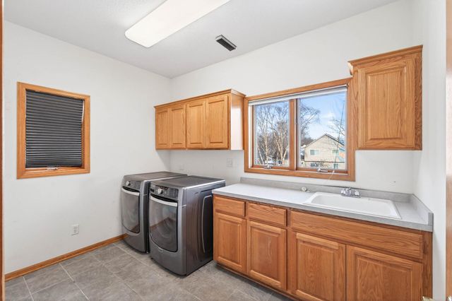 7716 7th Street N, Oakdale, MN 55128