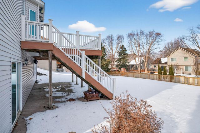 7716 7th Street N, Oakdale, MN 55128