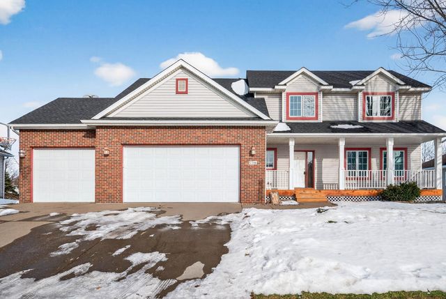 7716 7th Street N, Oakdale, MN 55128