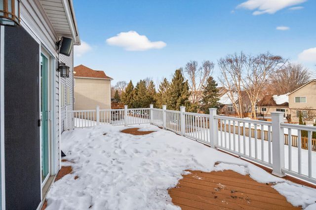 7716 7th Street N, Oakdale, MN 55128