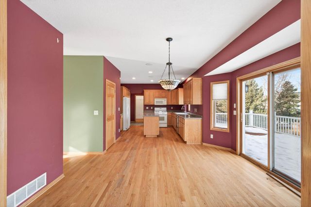 7716 7th Street N, Oakdale, MN 55128