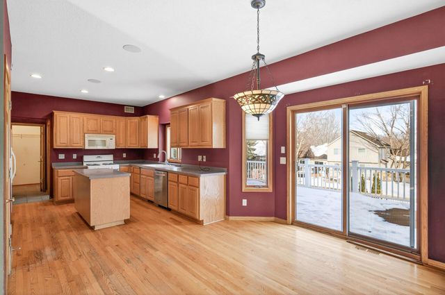 7716 7th Street N, Oakdale, MN 55128