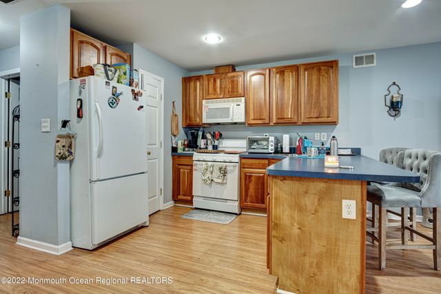 590 Beachway Avenue, Keansburg, NJ 07734