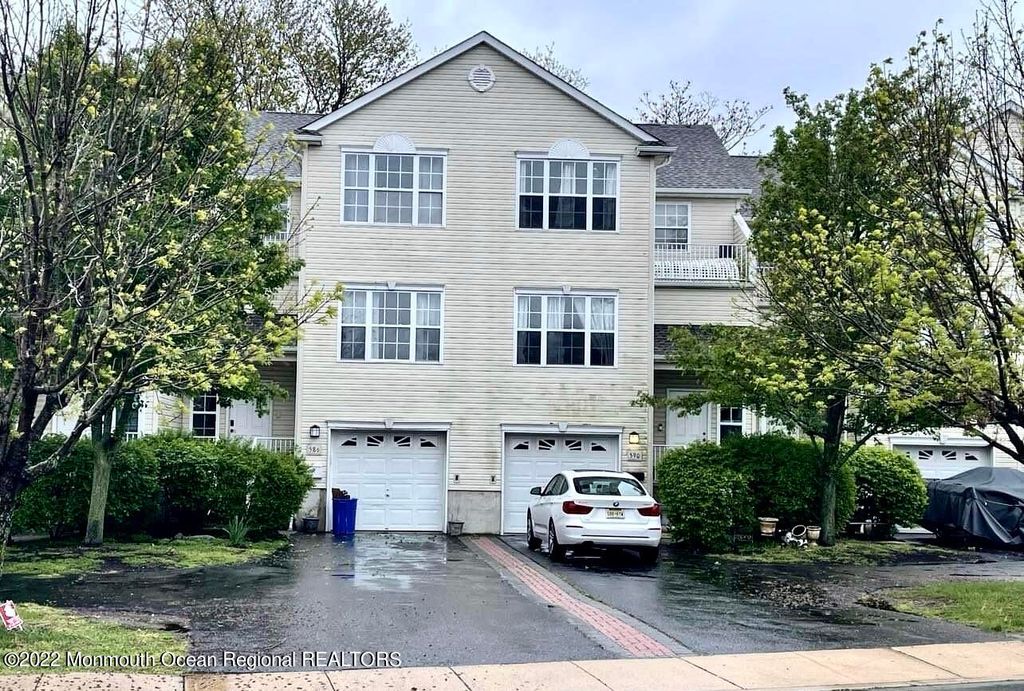 590 Beachway Avenue, Keansburg, NJ 07734