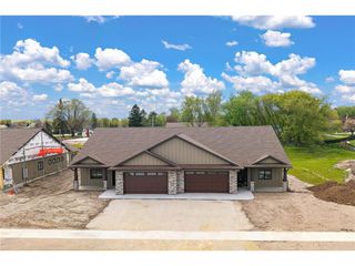 1060 Legend Lane, River Falls, WI 54022